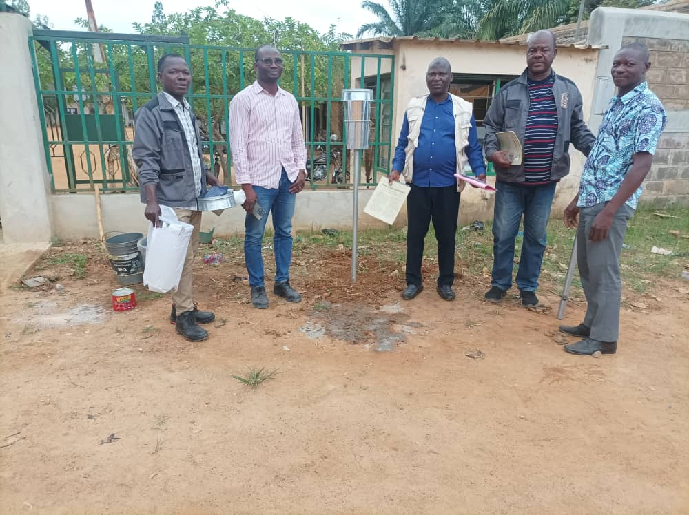 Installation des stations postes pluviomètres dans les régions Maritime et des Plateaux : une initiative de l’Agence nationale de la météorologie (ANAMET) du Togo pour renforcer son réseau national d’observation